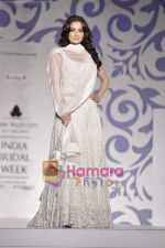 Dia Mirza at Rocky S show for Amby Valley Indian Bridal Week on 29th Oct 2010 (4).JPG